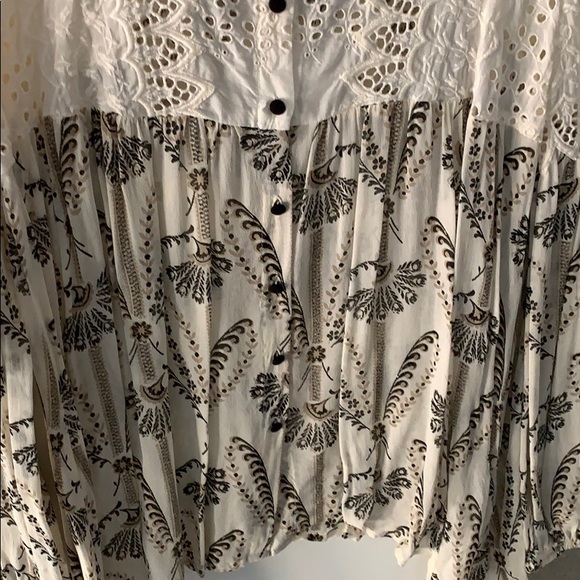 Pattern lace blouse - Picture 4 of 4